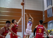 星空体育-新疆男篮主场取胜，展现实力强大
